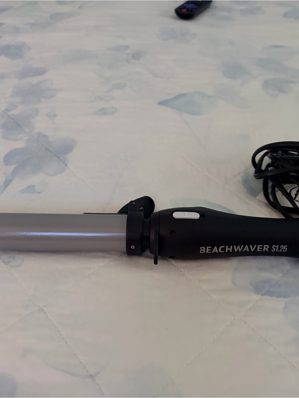 The Beachwaver Co. S1.25 Curling Wand in Silver and Black